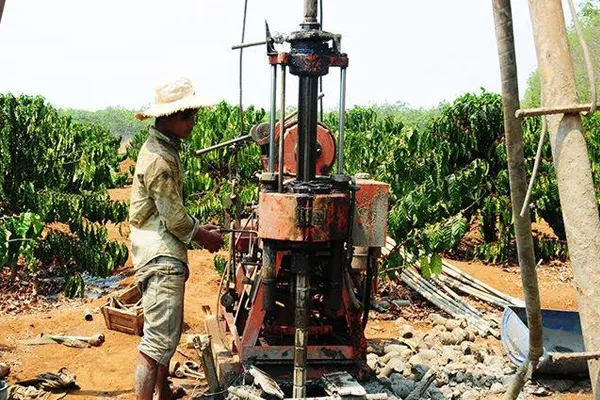 Khoan địa chất là bước quan trọng để lấy mẫu đất và phân tích tính chất